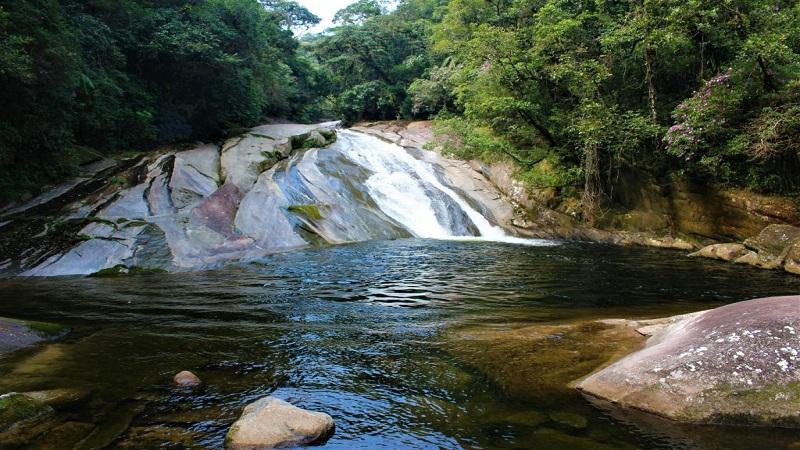 Trilhas e Cachoeira